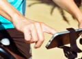 Quer pedalar com segurança? Veja os melhores suportes para celular na bike!