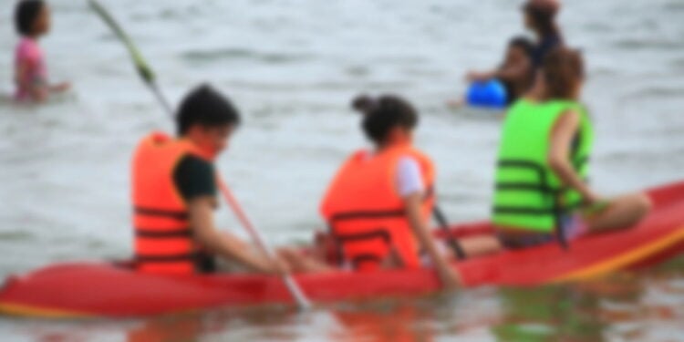 Trê esportes aquáticos ideais para começar com segurança e diversão