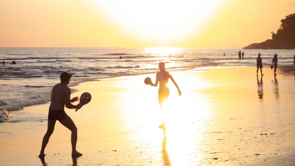 Esportes leves para jogar com amigos e se divertir ao ar livre