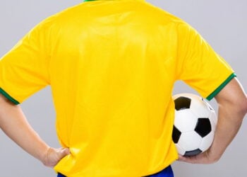 Como o futebol afia a sensibilidade dos pés com precisão cirúrgica