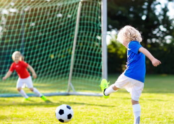 Futebol forma hábitos saudáveis e ensina disciplina