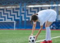 Descubra o poder único do futebol para uma postura saudável