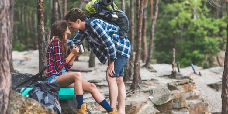 Quer explorar a natureza? Saiba quais apps de trilha usar sem internet!