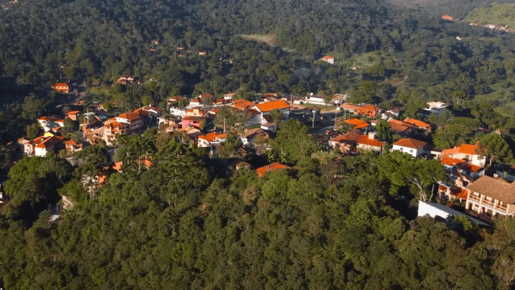 Vila mineira surpreende com trilhas que desafiam aventureiros