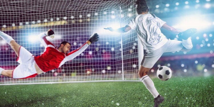Por que jogadores colocam bola na camisa após gols