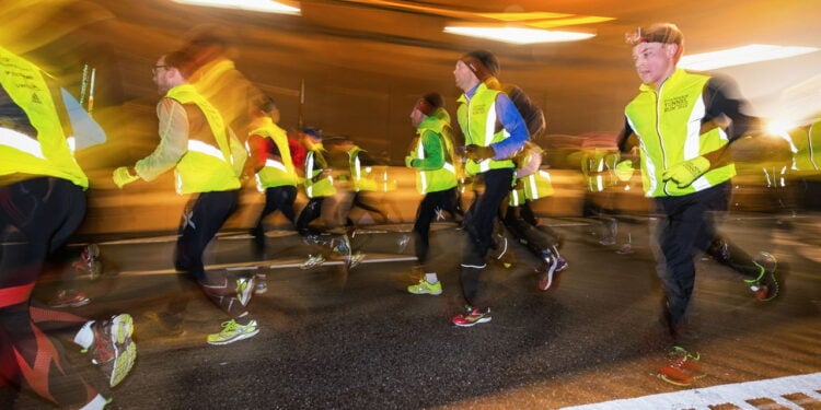 Saiba como roupas refletivas podem transformar seu treino noturno com segurança!