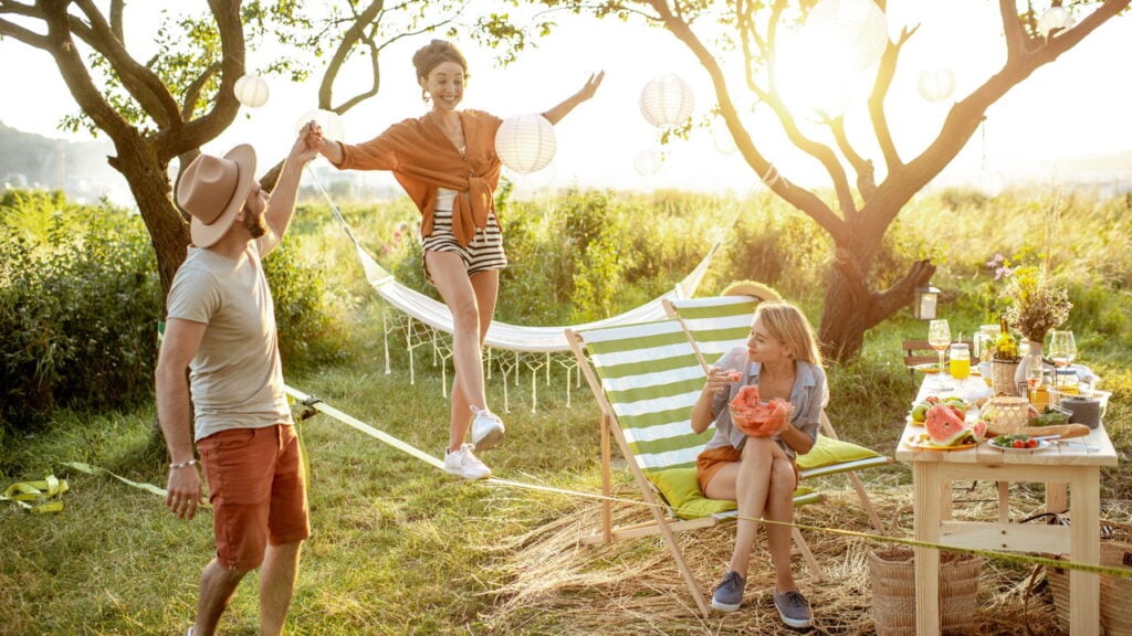 5 benefícios do slackline para o corpo e a concentração mental
