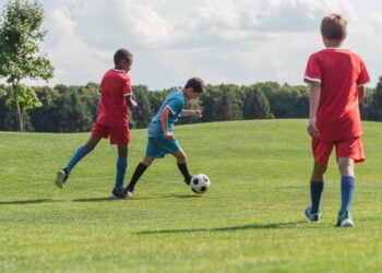 Futebol ajuda a combater a obesidade infantil com saúde e diversão
