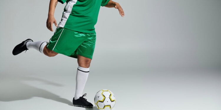 O uniforme de futebol que virou símbolo de estilo nas ruas