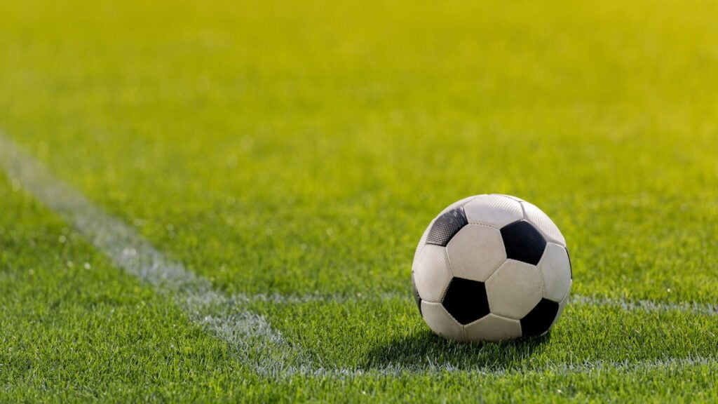 Futebol melhora equilíbrio e coordenação em qualquer idade