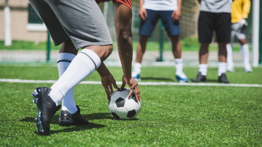 Futebol fortalece laços sociais e melhora o bem-estar nas comunidades