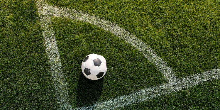Futebol melhora percepção espacial e desenvolve cognição no jogo