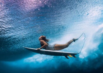 Como o surfe fortalece a mente e a resiliência emocional