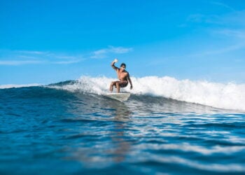 Como o estilo dos campeões molda a moda do surfe