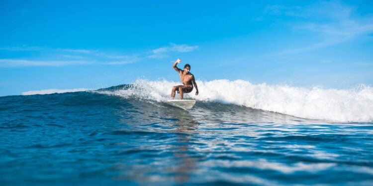 Como o estilo dos campeões molda a moda do surfe