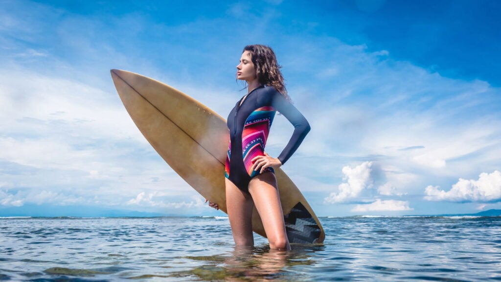 Como a moda surf feminina fortalece a autoestima