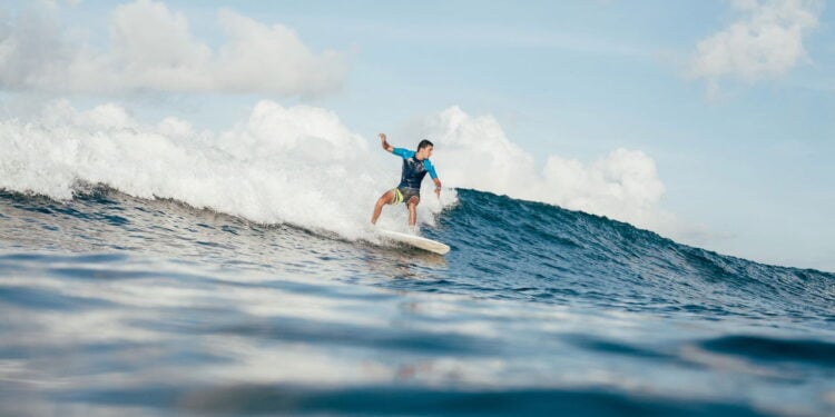 Surfe adaptado melhora a qualidade de vida na terceira idade