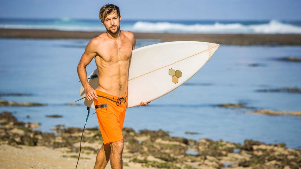 Moda pós-surfe traz estilo leve e sofisticado para o urbano