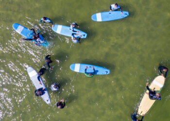 Surfe alivia ansiedade e stress na vida urbana