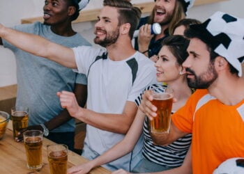 Como a cultura local molda a moda das torcidas de futebol