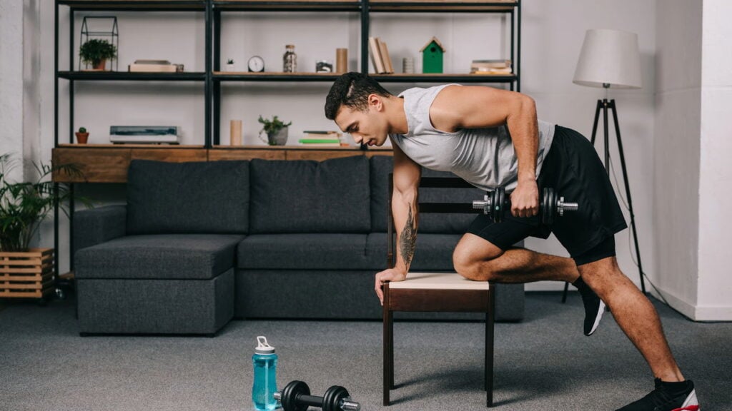 Treino funcional pode ser feito em casa sem equipamentos