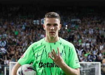 Este jovem fez história no futebol mundial!