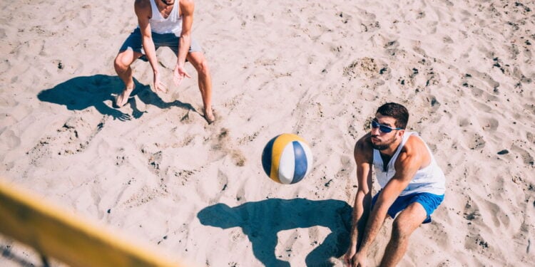 Vôlei de praia melhora o bem-estar e reduz o estresse