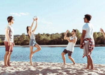 Brasileiros descobriram receita perfeita que mistura exercício, sol e diversão