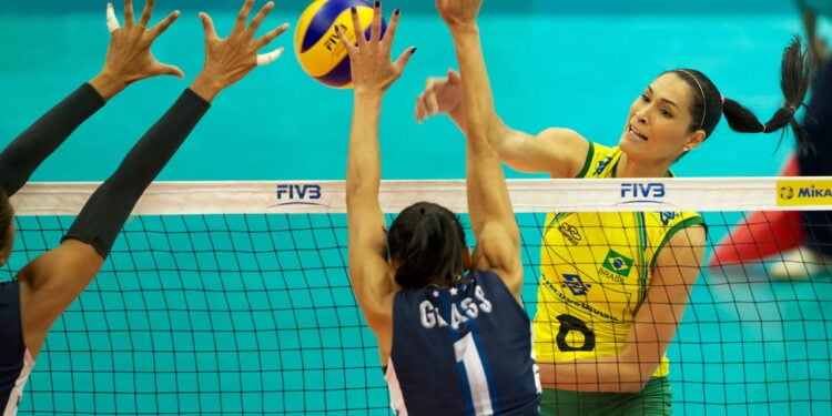Seleção brasileira enfrenta EUA e China pelo título mundial