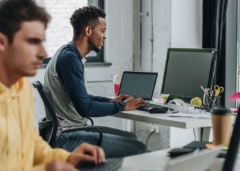 Os melhores acessórios práticos para se exercitar discretamente no trabalho!