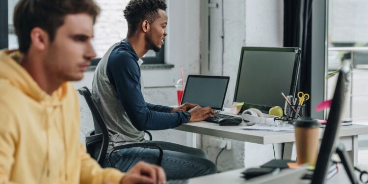 Os melhores acessórios práticos para se exercitar discretamente no trabalho!