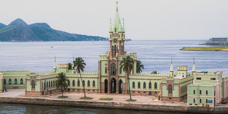 Ilha Fiscal no Rio de Janeiro - Fonte: (Wikimedia Commons)