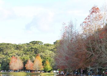 Este destino brasileiro tem lagos glaciais e bosques que parecem da Europa