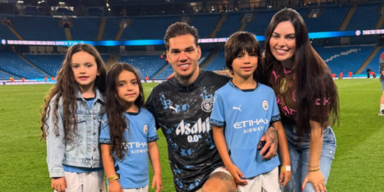 Mulher do goleiro Éderson conquistou fama sozinha e tem história incrível