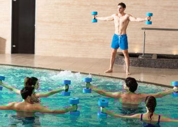 Hidroginástica é o exercício mais indicado para fortalecer sem impacto