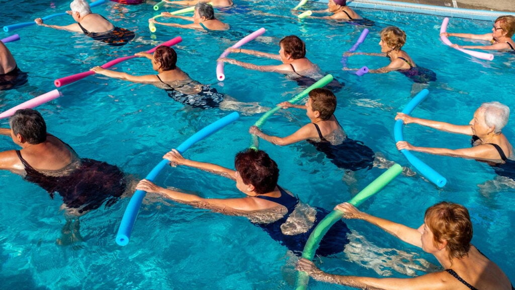 Hidroginástica é o exercício mais indicado para fortalecer sem impacto