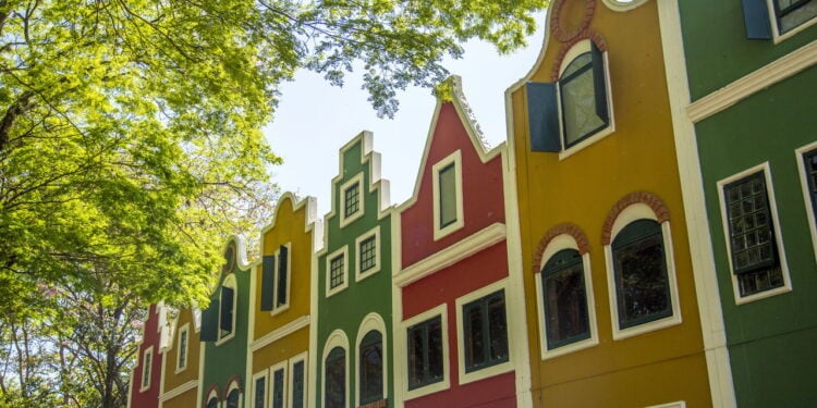 Gastronomia típica e flores tornam essa cidade uma experiência completa
