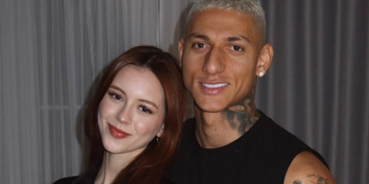 Amanda conheceu Richarlison antes da fama na Seleção