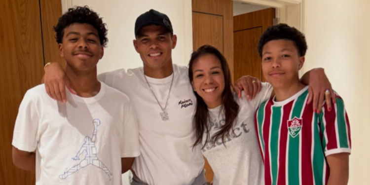 Esposa de Thiago Silva criou nome único para filho misturando nomes dos pais