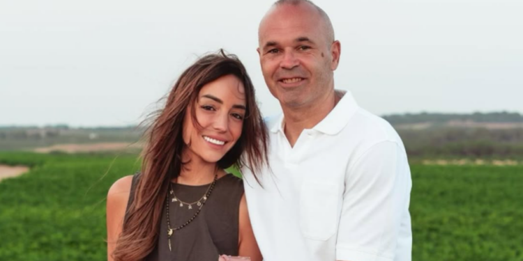 Camareira que não deu bola para Iniesta, se casou com ele e hoje tem marca milionária