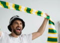 Banners e faixas de torcida mostram moda e criatividade artesanal