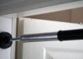 Potencialize seu treino em casa com as melhores barras fixas para porta!