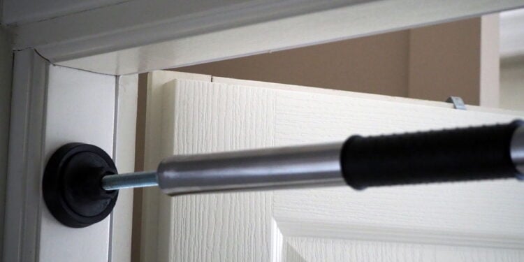Potencialize seu treino em casa com as melhores barras fixas para porta!