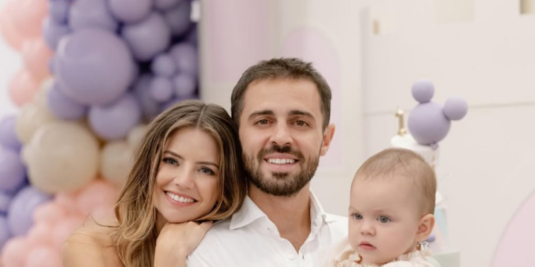A mulher que fala 4 idiomas e coleciona câmeras antigas que casou com Bernardo Silva