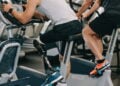 Equipamentos multiuso que transformam academia pequena em espaço completo de treino
