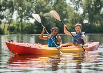 Lugares incríveis no Brasil para remar de caiaque e relaxar