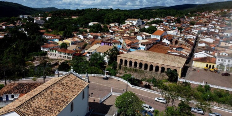 cidade baiana oferece cachoeiras, trilhas e garimpos antigos de diamante