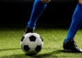 Como a postura no chute protege seu joelho e melhora o jogo