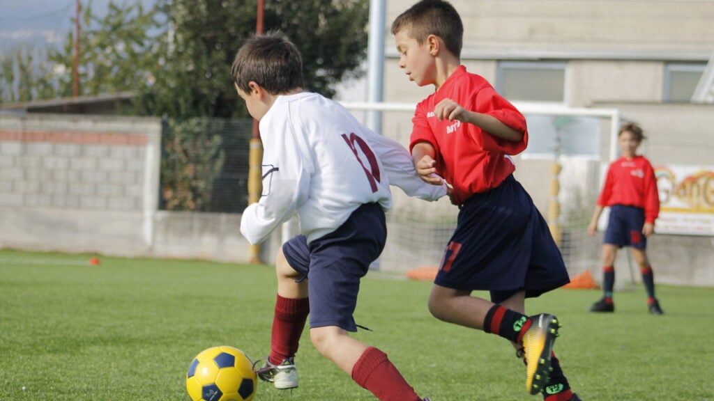 Futebol com estilo redefine torcidas e transforma camisas em arte