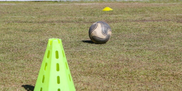 Como coletes, cones e placas evoluíram e impactam o treino tático